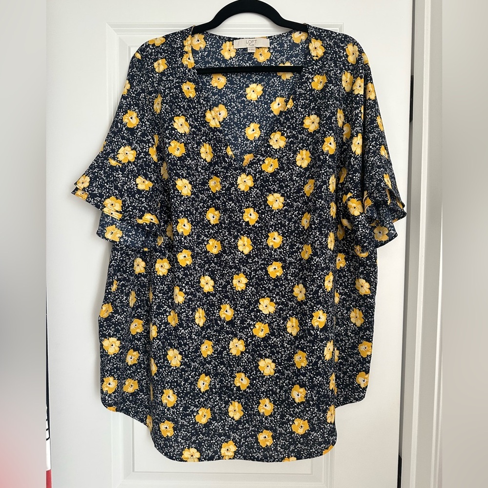 NWOT - never worn Loft Plus Floral Navy and Yellow Women's Top - Picture 2 of 5